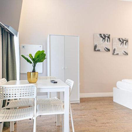 Stylish Studio Apartment Wiener Stadthalle מראה חיצוני תמונה