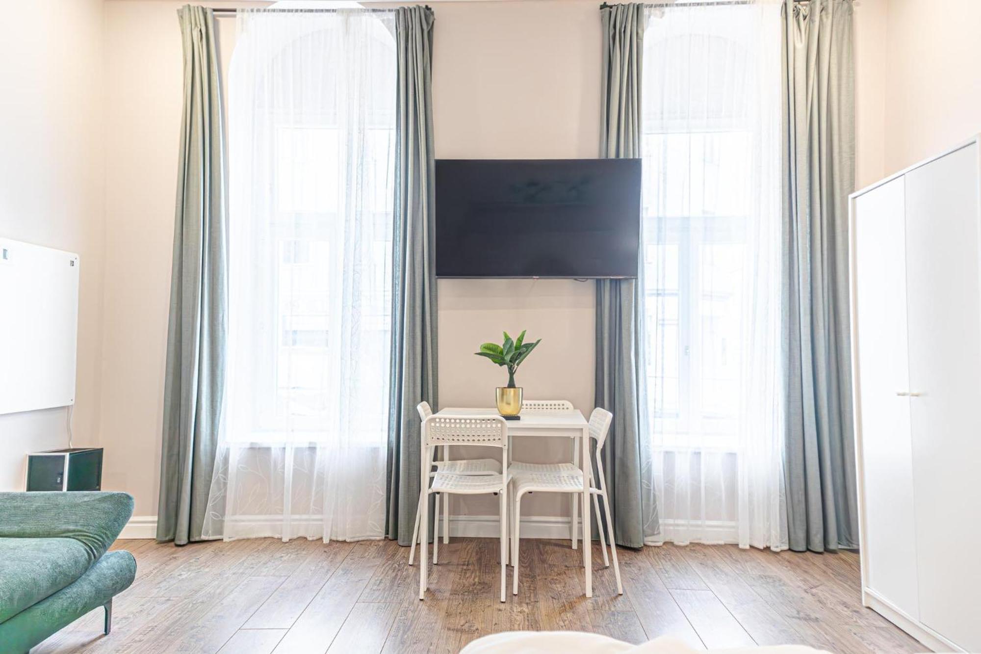 Stylish Studio Apartment Wiener Stadthalle מראה חיצוני תמונה